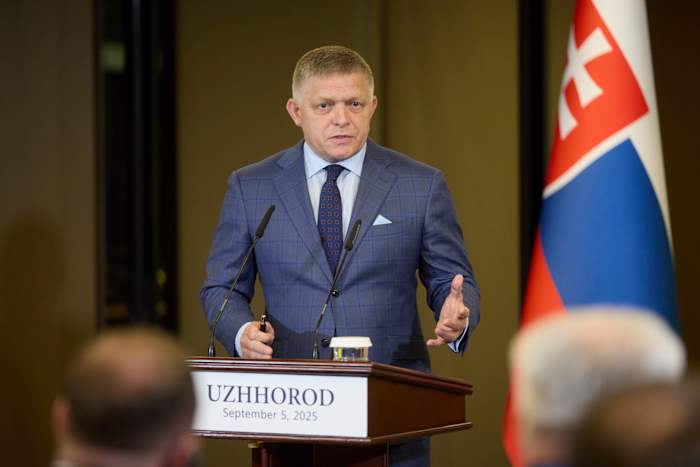 Slowakije passeert een constitutionele wijziging om slechts 2 geslachten te erkennen, waardoor mensenrechtenproblemen worden aangewakkerd