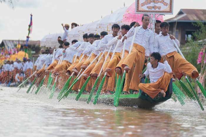 Spectaculair Lake Festival in Myanmar schijnt ondanks politieke onrust en natuurrampen