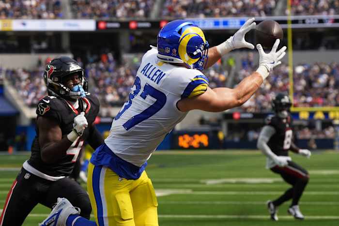 Stafford bovent 60.000 meter voorbij, de verdediging staat sterk als Rams Texanen 14-9 afhouden