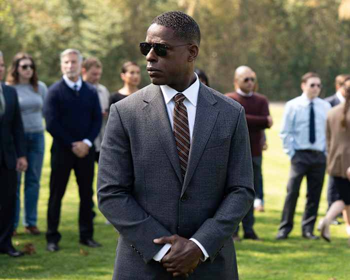 Sterling K. Brown heeft 3 Emmy's, maar Dan Fogelman heeft een fles Scotch en een verhaal