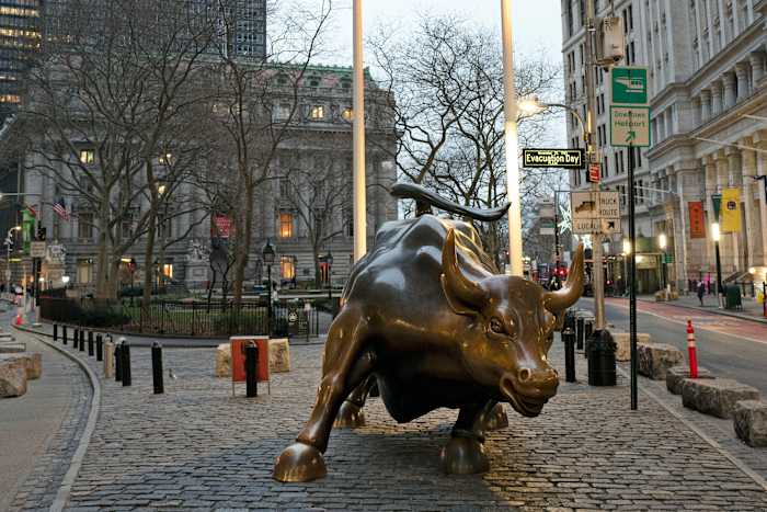 Stocks wiebelen als Wall Street ruzie maakt of de arbeidsmarkt te zwak is