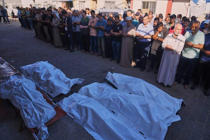 Strikes in Gaza doden minstens 31 als internationale wetenschappers Israël beschuldigen van genocide