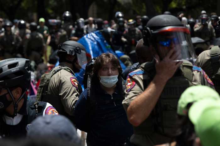 Studentengroepen van Texas Sue Sue om de staatswet te blokkeren die de campusprotesten beperkt