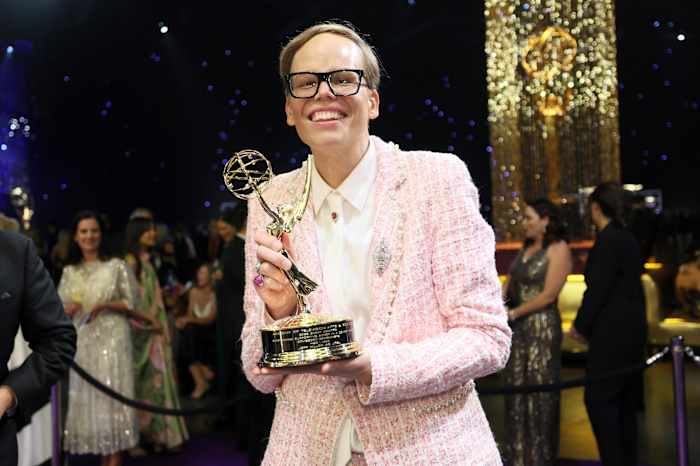 TLU Graduate, inwoner van San Antonio, viert de ondersteunende acteur Emmy Win