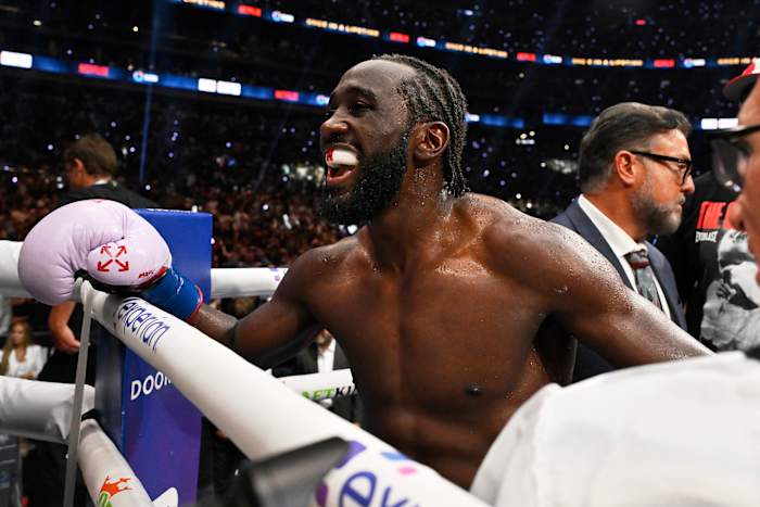 Terence Crawford schrijft geschiedenis met overwinning op Canelo Alvarez