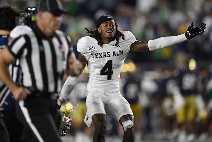 Texas A&M springt naar nummer 10 in de AP Top 25, Notre Dame is het eerste gerangschikte 0-2-team sinds 1988