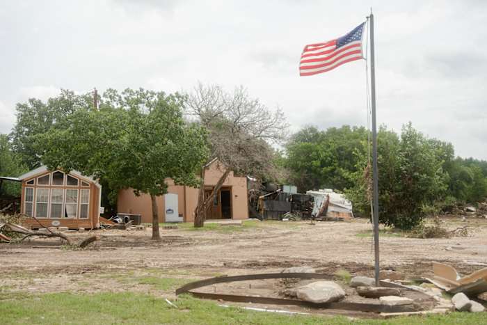 Texas Kids 'Camps moeten hutten uit uiterwaarden verwijderen, waarschuwingssystemen exploiteren onder nieuwe wetten