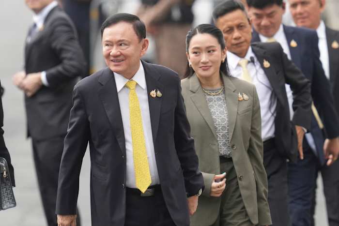 Thailand's voormalige premier Thaksin Shinawatra om 1 jaar gevangenisstraf te dienen voor eerdere veroordelingen
