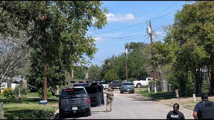 Tiener gewond bij het schieten van Uvalde Drive-by; 17-jarige in hechtenis, zegt de politie