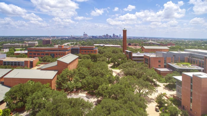 Trinity University vestigt nieuwe School of Arts and Humanities met $ 25 miljoen donatie