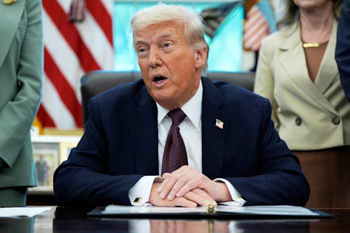 Trump zegt dat het Amerikaanse leger opnieuw een boot heeft gericht die naar verluidt drugs van Venezuela zou hebben meegedaan