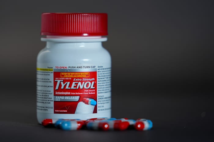 Tylenol Maker keert terug een dag na de ongegronde beweringen van Trump over de veiligheid ervan