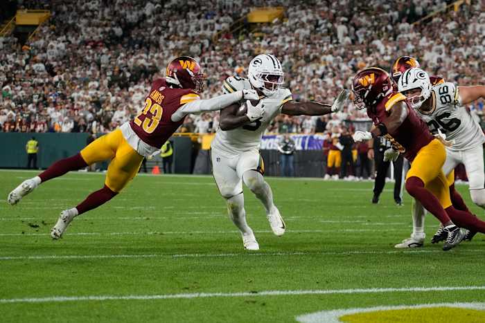 Veel sportfans zijn ongelukkig met hoeveel het kost om hun games te bekijken, een AP-NORC-peiling vindt