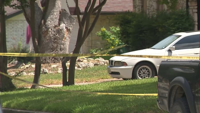 Verklaring: Moeder gearresteerd, beschuldigd van het fataal steken van de 9-jarige zoon in Universal City Home