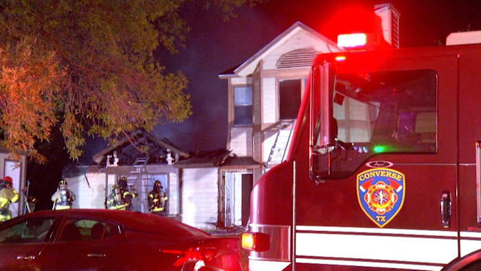 Verschillende ontheemd na multi-agency brand in het noordoosten van Bexar County