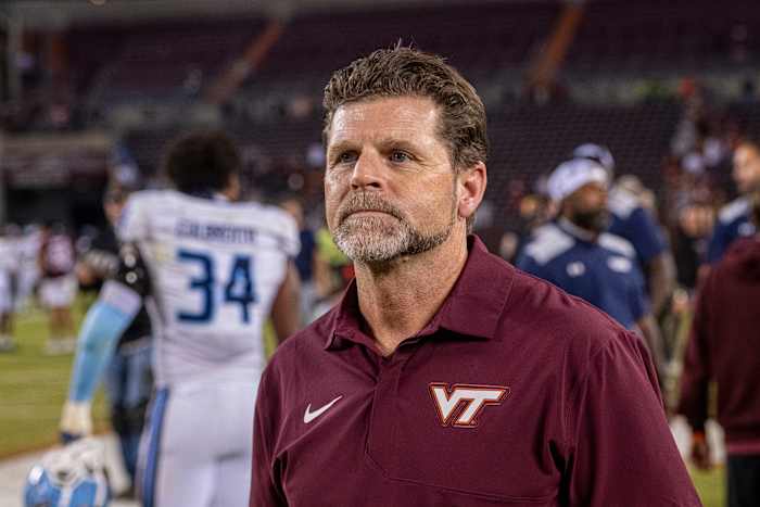 Virginia Tech vuurt coach Brent Pry af na de eerste 0-3 van het programma sinds 1987