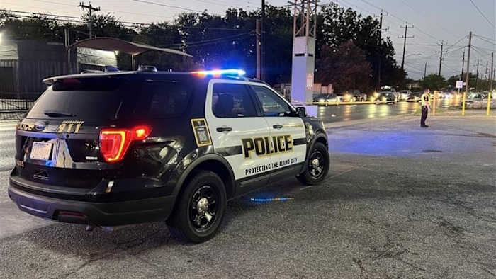 Voetgangers die ernstig gewond raakten nadat hij was geraakt door voertuig aan de zuidwestkant, zegt de politie