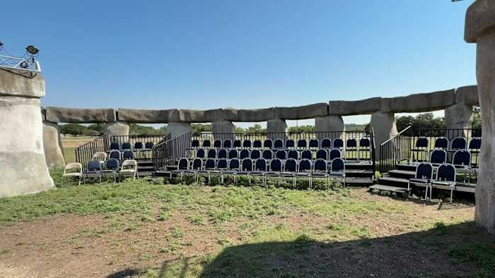 'We zullen gewoon overal theater doen': uitvoeringen gaan door in Hill Country Arts Foundation na juli Floods