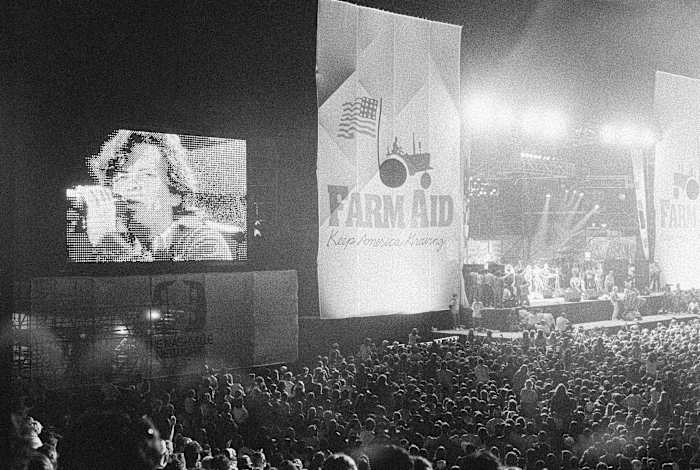 Willie Nelson en Neil Young benadrukken 40th Farm Aid Concert
