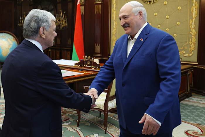 Wit -Rusland bevrijdt 52 ​​politieke gevangenen terwijl de VS wat sancties op zijn nationale luchtvaartmaatschappij optilt