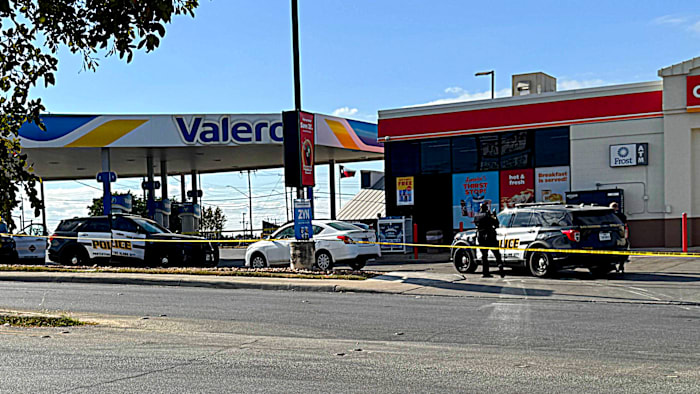 3 aangehouden na ruzie tussen bestuurder en scooterrijder leidt tot schietpartij in Northeast Side, zegt SAPD