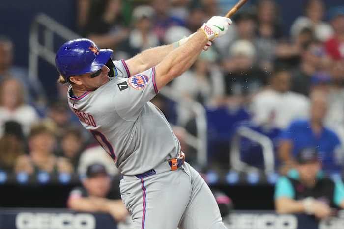 Alonso en Holmes leiden Mets voorbij Marlins met 5-0 om NL Wild-Card Race naar de laatste seizoensdag te duwen
