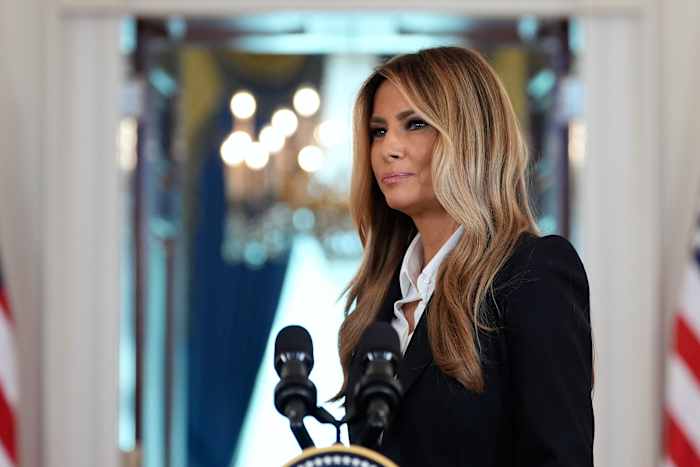 Auteur Michael Wolff klaagt Melania Trump aan en zegt dat ze heeft gedreigd met een rechtszaak van $1 miljard vanwege Epstein-gerelateerde claims