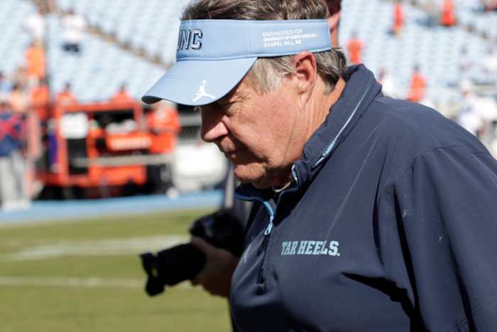 Belichick's ambtstermijn in North Carolina werd getroffen door een hartverscheurend verlies tegen Cal na een late onhandige poging