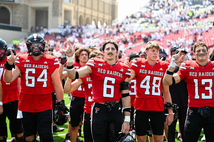 Big 12 neemt 4 ongeslagen teams mee naar oktober, nr. 11 Texas Tech of Houston verliest voor de eerste keer