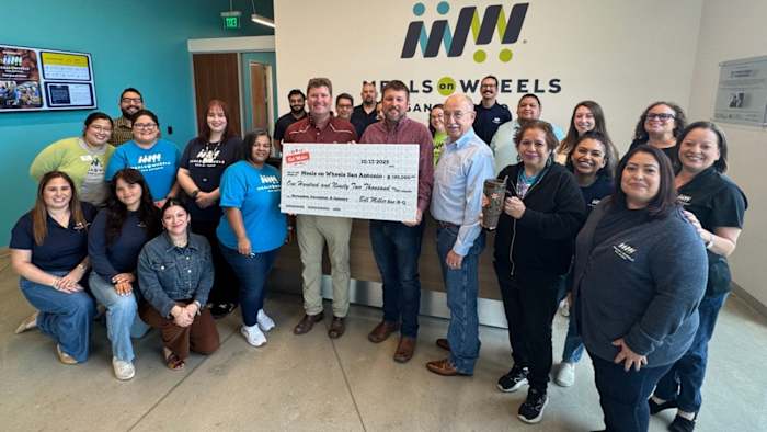 Bill Miller doneert $190.000 aan Meals on Wheels nadat de provider bezuinigingen op de dienstverlening heeft aangekondigd