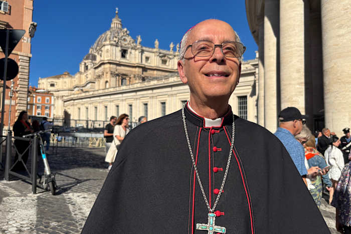 Bisschop van El Paso brengt paus Leo XIV wanhopige brieven van migranten in het vizier van het Amerikaanse optreden