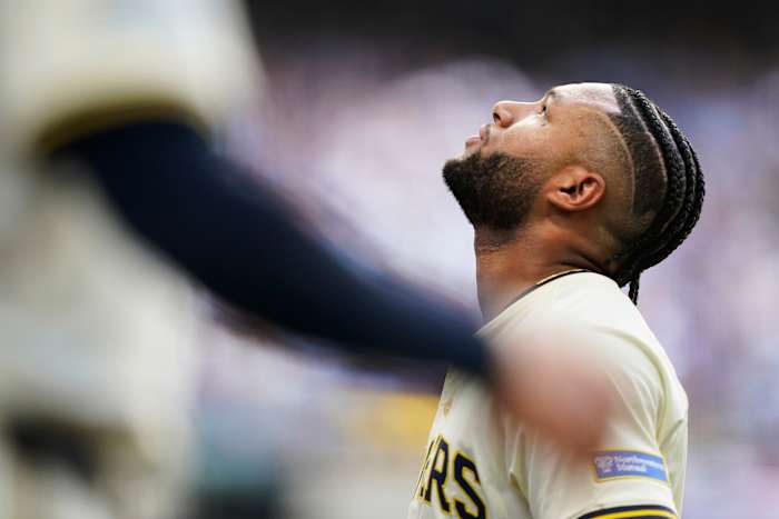 Brewers 'Chouio ondergaat MRI maar blijft vrolijk na het verlaten van NLDS Game 1 met hamstring strakheid