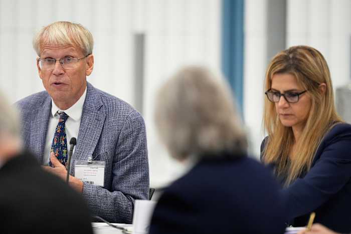 CDC stopt met het aanbevelen van COVID-19-opnamen voor iedereen, laat de beslissing over voor patiënten