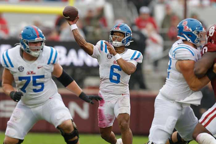 Chambliss leidt nr. 8 Mississippi naar een 34-26 overwinning op nr. 13 Oklahoma