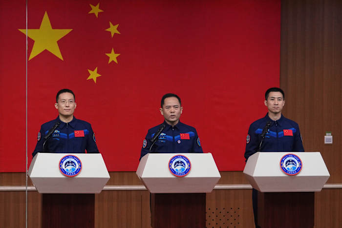 China zegt dat het op koers ligt om tegen 2030 astronauten op de maan te laten landen, voorafgaand aan de missie naar het ruimtestation