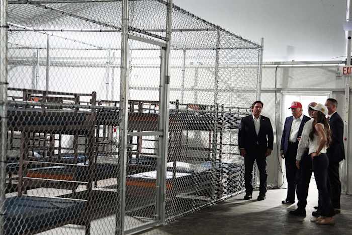 DOJ Contradiceert Desantis: Sommige gedetineerden bij 'Alligator Alcatraz' waarschijnlijk nooit in verwijderingsprocedures