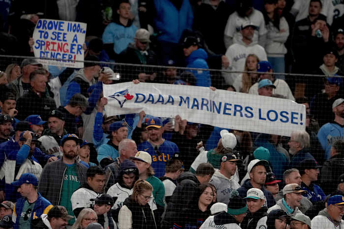 De Canadezen zetten de minachting voor tarieven en de retoriek van Trump opzij voor de liefde van de Toronto Blue Jays