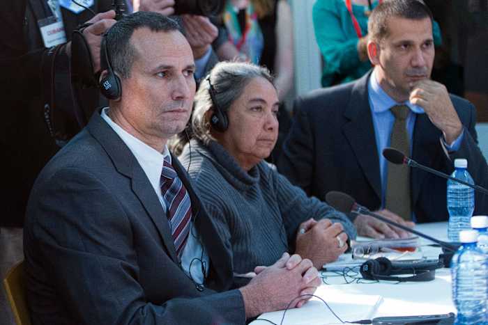 De Cubaanse dissident José Daniel Ferrer verlaat na zijn gevangenschap het eiland voor ballingschap in de VS