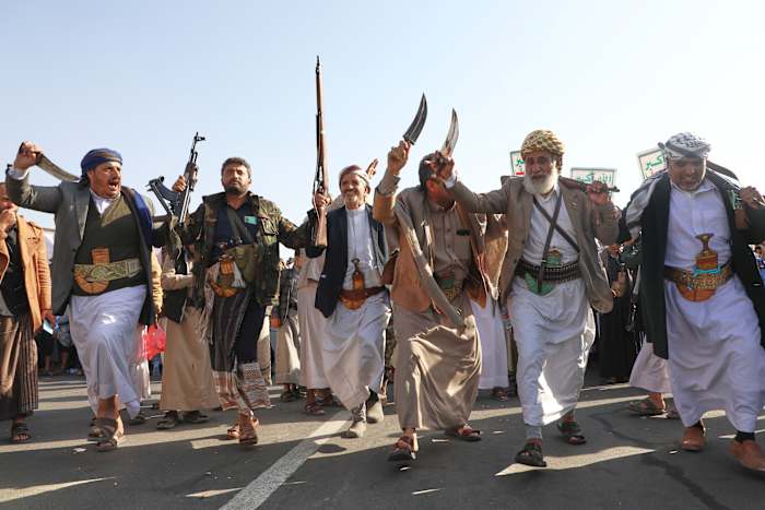 De Jemenitische Houthi-rebellen arresteren twintig VN-medewerkers en nemen apparatuur in beslag