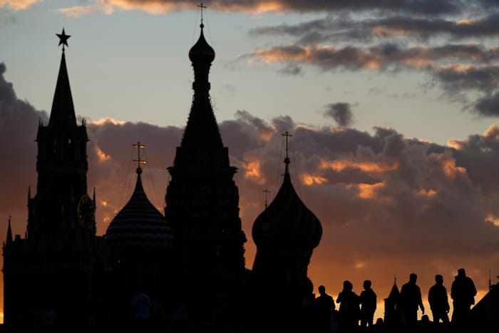 De Syrische interim-leider arriveert voor zijn eerste bezoek aan Rusland, voor een ontmoeting met Poetin