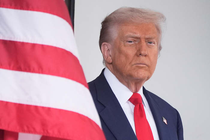 De VS vallen een andere boot aan die beschuldigd wordt van het vervoeren van drugs in de wateren voor de kust van Venezuela, waarbij zes mensen om het leven komen, zegt Trump