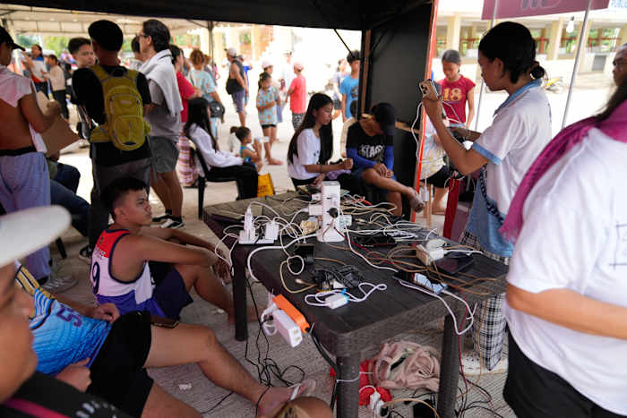 De doodstol van de aardbeving stijgt naar 72 in de Filippijnen, terwijl overlevenden zich herinneren wanneer de tragedie toesloeg