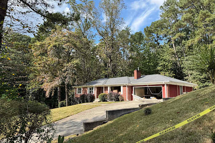 De laatste van de tien ontsnapte gevangenen uit New Orleans uit mei wordt gevangengenomen onder een huis in Atlanta