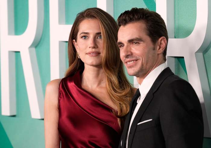 De mannen van 'Regretting You' op Colleen Hoover, romantische films en shirtloze scènes