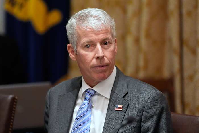 De nucleaire veiligheidsdienst begint werknemers te ontslaan als onderdeel van de shutdown, zegt de minister van Energie