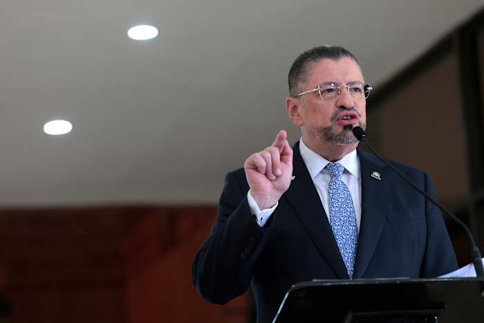 De president van Costa Rica beperkt abortus tot levensbedreigende gevallen
