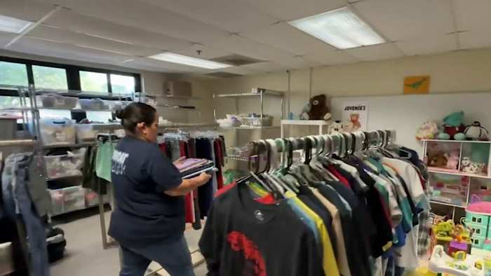 De sluiting van de federale overheid heeft gevolgen voor het informatiecentrum voor flesvoeding, maaltijden en kleding op de middelbare school in San Antonio