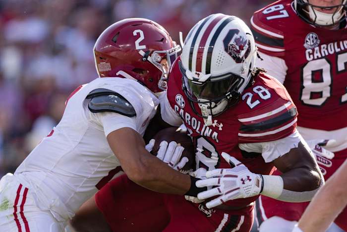 De twee late TD's van Germie Bernard helpen 'onbreekbare' nr. 4 Alabama-rally voorbij South Carolina 29-22