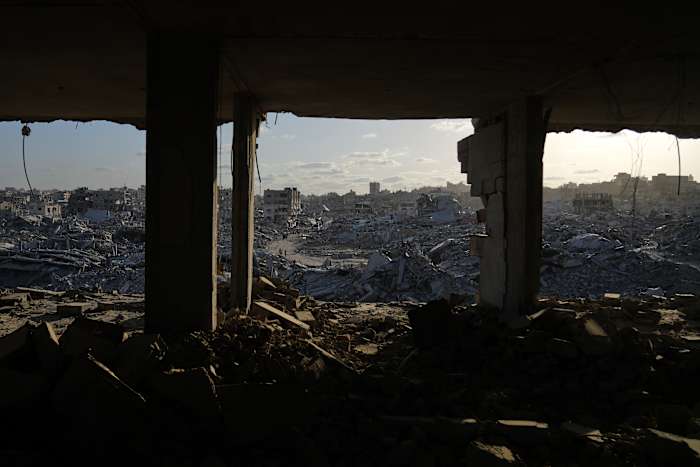 De voorbereidingen beginnen de hulp in Gaza op te voeren nu het staakt-het-vuren hoop geeft op een einde aan de twee jaar durende oorlog