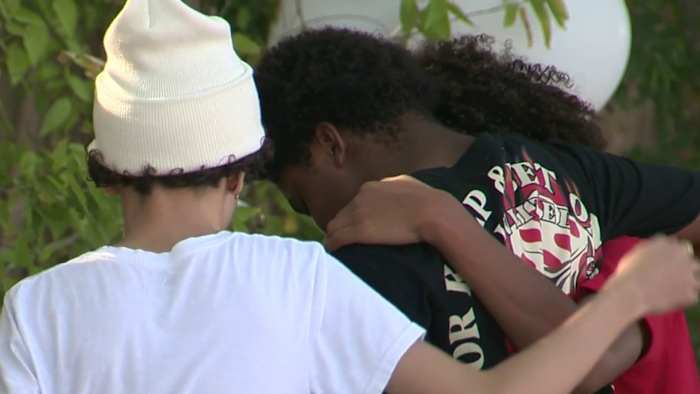 'Dit is belachelijk, we zijn kinderen': tieners denken na over de dood van een 14-jarige jongen in het noordoosten van Bexar County